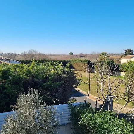 2 Bedrooms 60m - 4 People - *