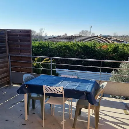 2 Bedrooms 60m - 4 People - דירה *