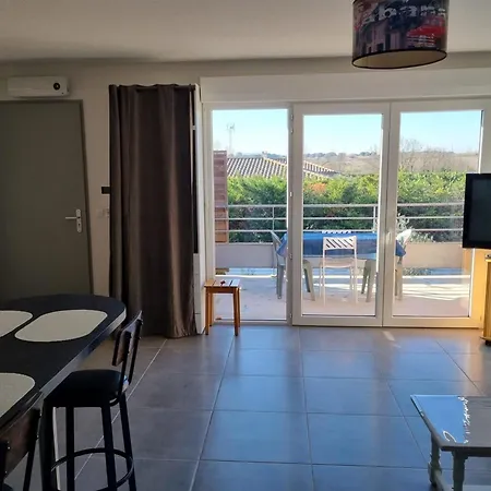 2 Bedrooms 60m - 4 People - *